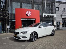 Wit Gebruikt 2016 Volvo V60 R-Design Stationwagen | € 20.690 (Eerlijke prijs)