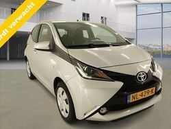 Grijs Gebruikt 2017 Toyota Aygo X-play Hatchback | € 9.899 (Eerlijke prijs)