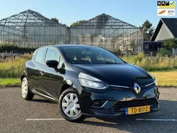 Zwart, metallic lak Gebruikt 2018 Renault Clio IV Intens Hatchback | € 9.990 (Eerlijke prijs)