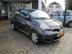 Grijs Gebruikt 2010 Toyota Aygo Hatchback | € 2.995 (Eerlijke prijs)