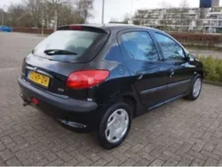 Zwart Gebruikt 2001 Peugeot 206 Hatchback | € 650 (Eerlijke prijs)