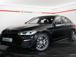 Zwart Gebruikt 2021 BMW 530e Executive Sedan | € 37.944 (Eerlijke prijs)