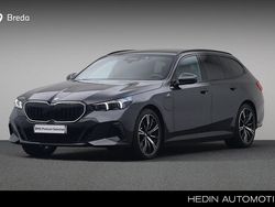 Grijs Gebruikt 2024 BMW 530e M Sport Stationwagen | € 78.880