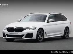 Wit Gebruikt 2022 BMW 530e Executive Stationwagen | € 41.880 (Eerlijke prijs)
