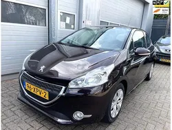 Rood Gebruikt 2012 Peugeot 208 Active Hatchback | € 3.995 (Eerlijke prijs)
