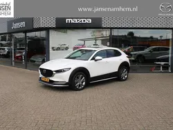 Snowflake white pearl (licht wit) Gebruikt 2022 Mazda CX-30 Luxury SUV | € 32.450 (Iets duurder)