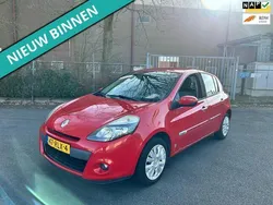 Rood Gebruikt 2011 Renault Clio II Authentique Hatchback | € 1.999 (Goede deal)