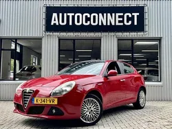 Rood Gebruikt 2012 Alfa Romeo Giulietta Progression Hatchback | € 3.450 (Super prijs)