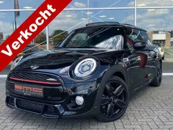 Zwart, metallic lak Gebruikt 2017 Mini John Cooper Works Hatchback | € 25.950 (Iets duurder)