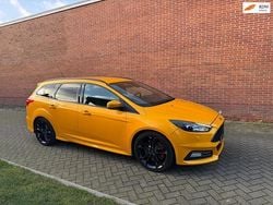 Geel (metallic) Gebruikt 2015 Ford Focus ST Stationwagen | € 13.750 (Super prijs)