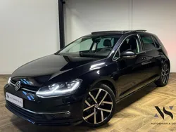 Zwart, metallic lak Gebruikt 2017 VW Golf VII Highline Hatchback | € 13.940 (Eerlijke prijs)