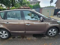 Bruin Gebruikt 2009 Renault Scénic III Dynamique MPV | € 5.499 (Eerlijke prijs)