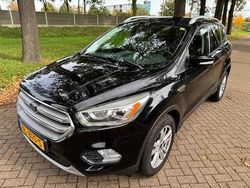 Zwart Gebruikt 2017 Ford Kuga Trend SUV | € 11.999 (Eerlijke prijs)