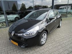 Zwart Gebruikt 2014 Renault Clio IV Expression Hatchback | € 7.250 (Iets duurder)
