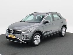 Grijs Gebruikt 2023 VW T-Roc Life SUV | € 29.850 (Eerlijke prijs)
