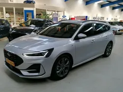 Grijs Gebruikt 2023 Ford Focus ST-Line Stationwagen | € 24.950 (Eerlijke prijs)