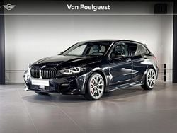 Saphirschwarz metallic (zwart metallic) Gebruikt 2024 BMW 118 Executive Hatchback | € 35.900 (Eerlijke prijs)