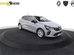 Grijs Gebruikt 2024 Renault Clio V Evolution Hatchback | € 20.295