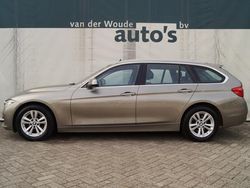 Grijs Gebruikt 2018 BMW 318 Executive Stationwagen | € 17.900