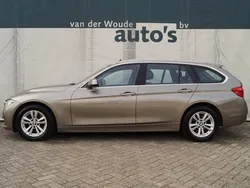 Grijs Gebruikt 2018 BMW 318 Executive Stationwagen | € 18.900