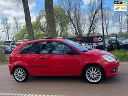 Rood, metallic lak Gebruikt 2005 Ford Fiesta Sport Hatchback | € 999 (Super prijs)