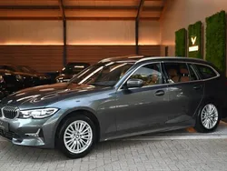 Grijs Gebruikt 2020 BMW 320 Executive Stationwagen | € 23.950 (Eerlijke prijs)