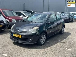 Zwart Gebruikt 2006 Renault Clio II Dynamique Hatchback | € 1.450 (Goede deal)