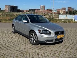 Grijs Gebruikt 2005 Volvo S40 Kinetic Sedan | € 7.475