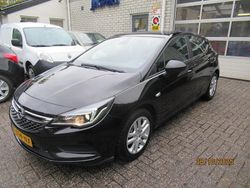 Zwart Gebruikt 2016 Opel Astra Business Hatchback | € 9.000 (Eerlijke prijs)