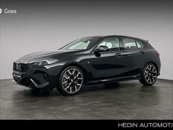 Zwart Nieuw 2024 BMW 120 Comfort Edition Hatchback | € 55.176 (Iets duurder)