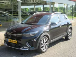 Zwart, metallic lak Gebruikt 2022 Kia Stonic GT-Line SUV | € 20.900 (Eerlijke prijs)
