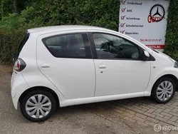 Wit Gebruikt 2013 Toyota Aygo Comfort Hatchback | € 5.750 (Eerlijke prijs)