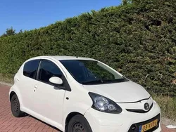 Wit Gebruikt 2012 Toyota Aygo Hatchback | € 2.250 (Eerlijke prijs)