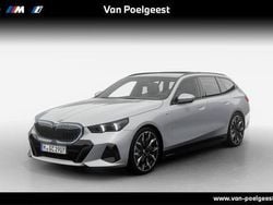 M brooklyn grau Nieuw 2025 BMW 520 M Sport Stationwagen | € 92.266 (Eerlijke prijs)