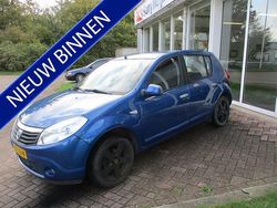 Blauw Gebruikt 2011 Dacia Sandero Lauréate Hatchback | € 960 (Super prijs)