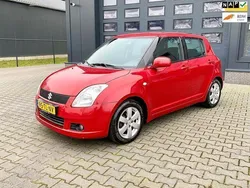 Rood, metallic lak Gebruikt 2006 Suzuki Swift Hatchback | € 2.399 (Eerlijke prijs)