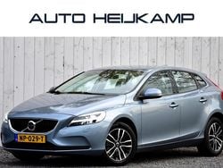 Blauw Gebruikt 2017 Volvo V40 Momentum Hatchback | € 14.750 (Eerlijke prijs)