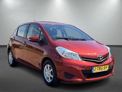 Rood Gebruikt 2013 Toyota Yaris Hatchback | € 8.401 (Eerlijke prijs)