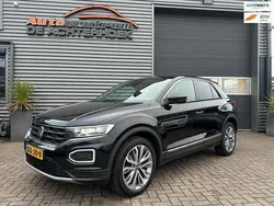 Zwart Gebruikt 2020 VW T-Roc United SUV | € 18.999 (Eerlijke prijs)
