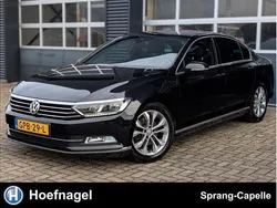 Zwart Gebruikt 2019 VW Passat Highline Sedan | € 21.450 (Goede deal)