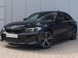 Zwart Gebruikt 2025 BMW 330e Comfort Edition Sedan | € 54.950 (Eerlijke prijs)