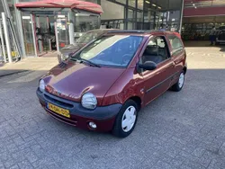 Rood, metallic lak Gebruikt 1999 Renault Twingo Komfort Hatchback | € 640 (Goede deal)