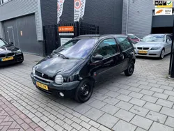 Zwart, metallic lak Gebruikt 2000 Renault Twingo Hatchback | € 999 (Eerlijke prijs)