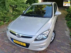 Grijs, metallic lak Gebruikt 2010 Hyundai i30 Style Hatchback | € 1.995