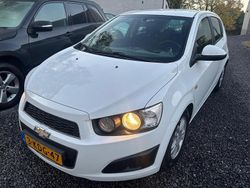 Wit Gebruikt 2013 Chevrolet Aveo LT Hatchback | € 2.850 (Eerlijke prijs)