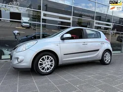 Grijs, metallic lak Gebruikt 2009 Hyundai i20 Hatchback | € 2.950 (Eerlijke prijs)