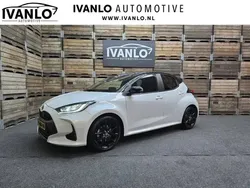 Wit, metallic lak Gebruikt 2023 Toyota Yaris Hybrid Executive Hatchback | € 24.899 (Eerlijke prijs)