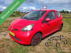 Rood Gebruikt 2007 Toyota Aygo Hatchback | € 1.399 (Eerlijke prijs)