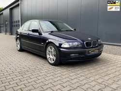 Blauw, metallic lak Gebruikt 1998 BMW 323 Executive Sedan | € 1.799