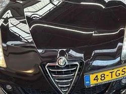 Zwart Gebruikt 2012 Alfa Romeo Giulietta Distinctive MPV | € 5.495 (Eerlijke prijs)